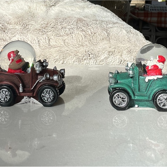 Green or Red Christmas globes - Santa - Picture 3 of 6